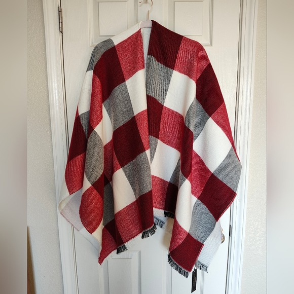 NWT Banana Republic Poncho/Scarf Wrap Buffalo Plaid - Picture 2 of 8